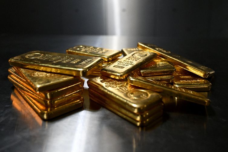 Gold bars of various values are stored in a safe deposit room in Munich, Germany, January 28, 2026. REUTERS/ Angelika Warmuth