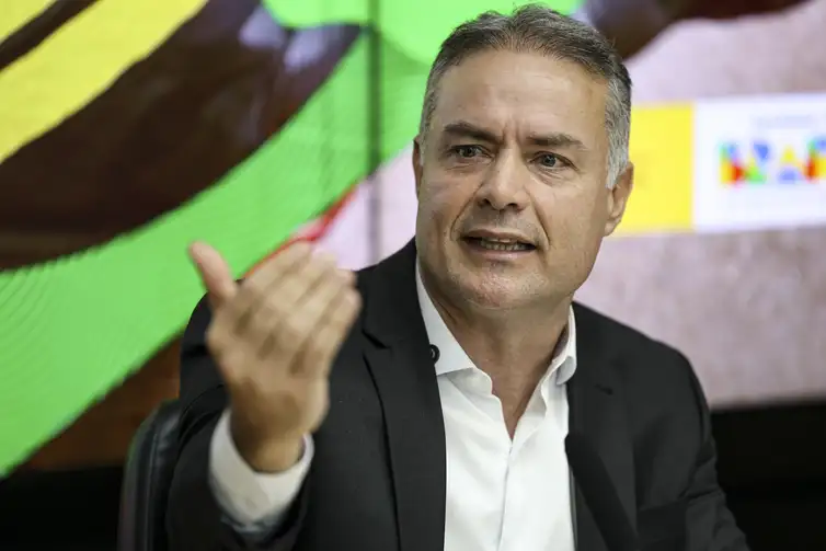 Brasília (DF), 09/01/2026 - O ministro dos Transportes, Renan Filho, durante cerimônia que oficializa medida administrativa que autoriza a renovação  automática da Carteira Nacional de Habilitação (CNH) para bons motoristas. Foto: Marcelo Camargo/Agência Brasil