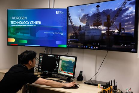 Foz do Iguaçu (PR), 17/07/2025 - Dan Yushin Miyaji,
 pesquisador do Centro de Tecnologias de Hidrogênio, no laboratório de hidrogênio verde, do Itaipu Parquetec. Foto: Tânia Rêgo/Agência Brasil